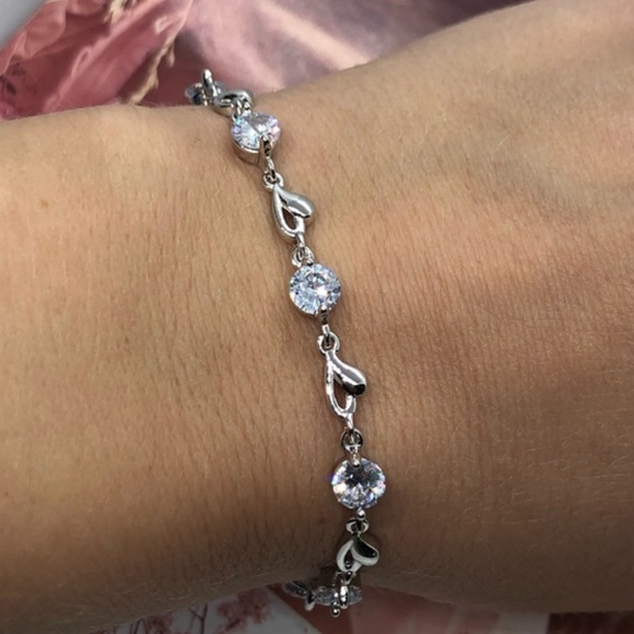 Jewelry - Elegant Silver Bracelet with moissanite and hearts